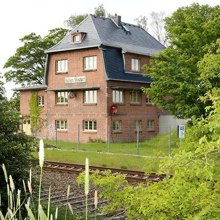 Bahnhof Hohen Mistorf Appartement Buitenkant foto