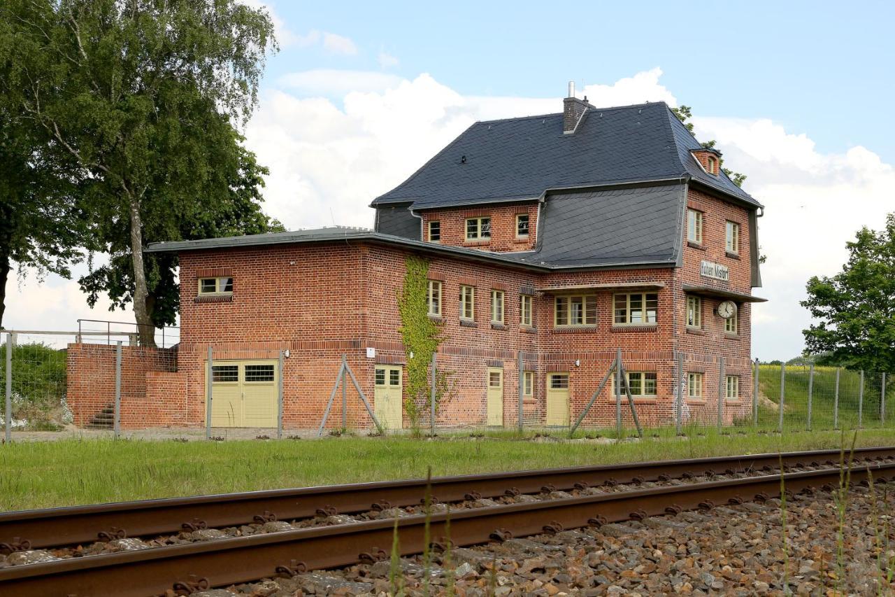 Bahnhof Hohen Mistorf Appartement Buitenkant foto