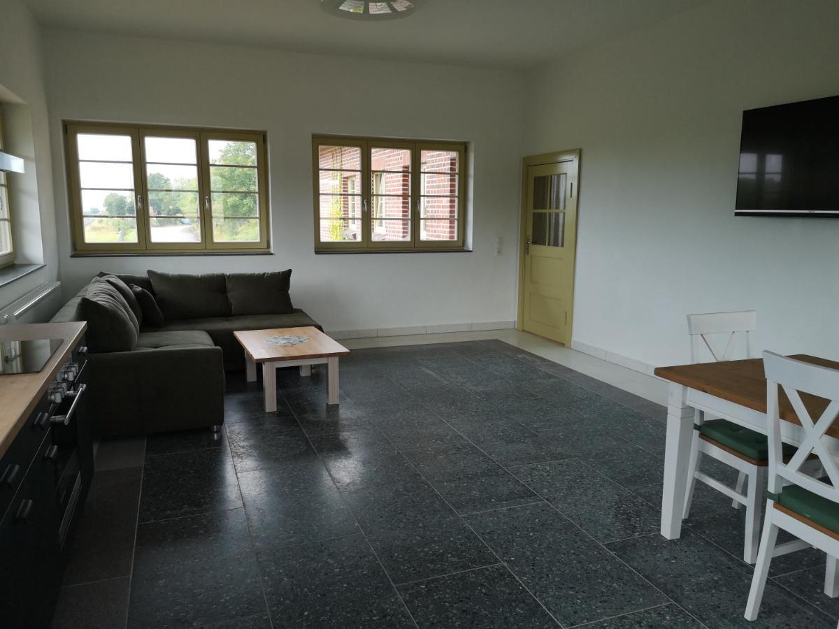 Bahnhof Hohen Mistorf Appartement Buitenkant foto