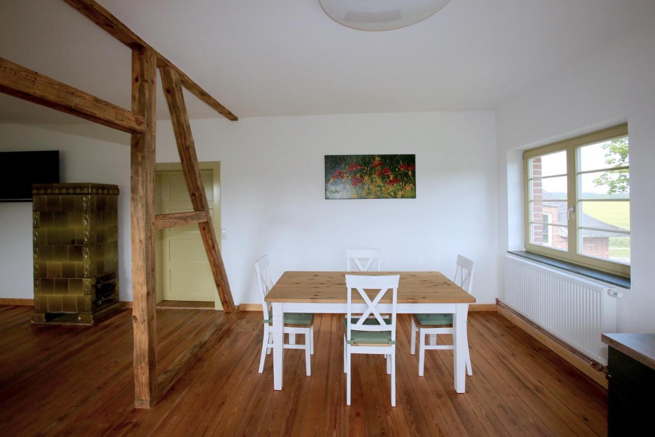 Bahnhof Hohen Mistorf Appartement Buitenkant foto