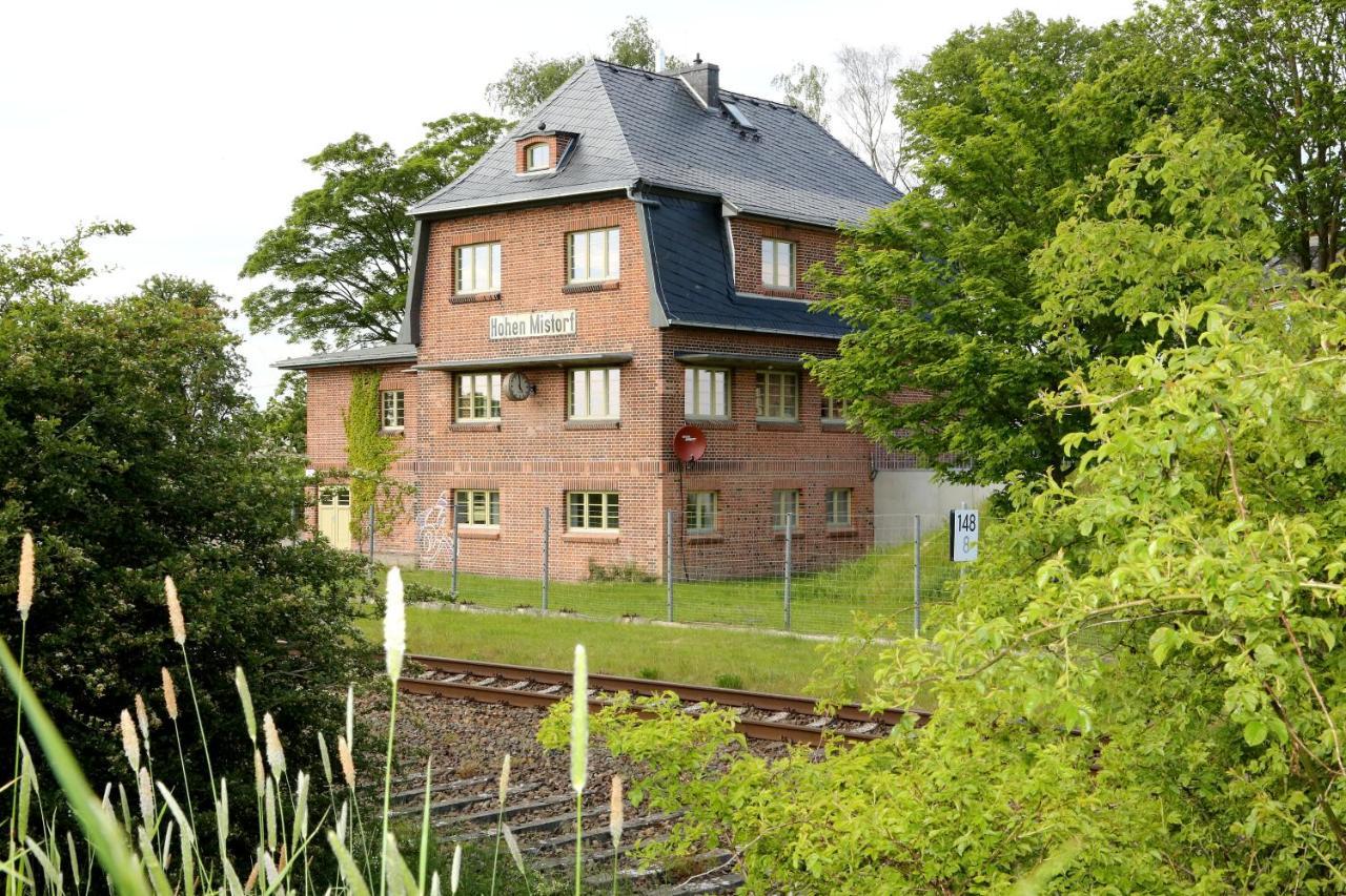 Bahnhof Hohen Mistorf Appartement Buitenkant foto