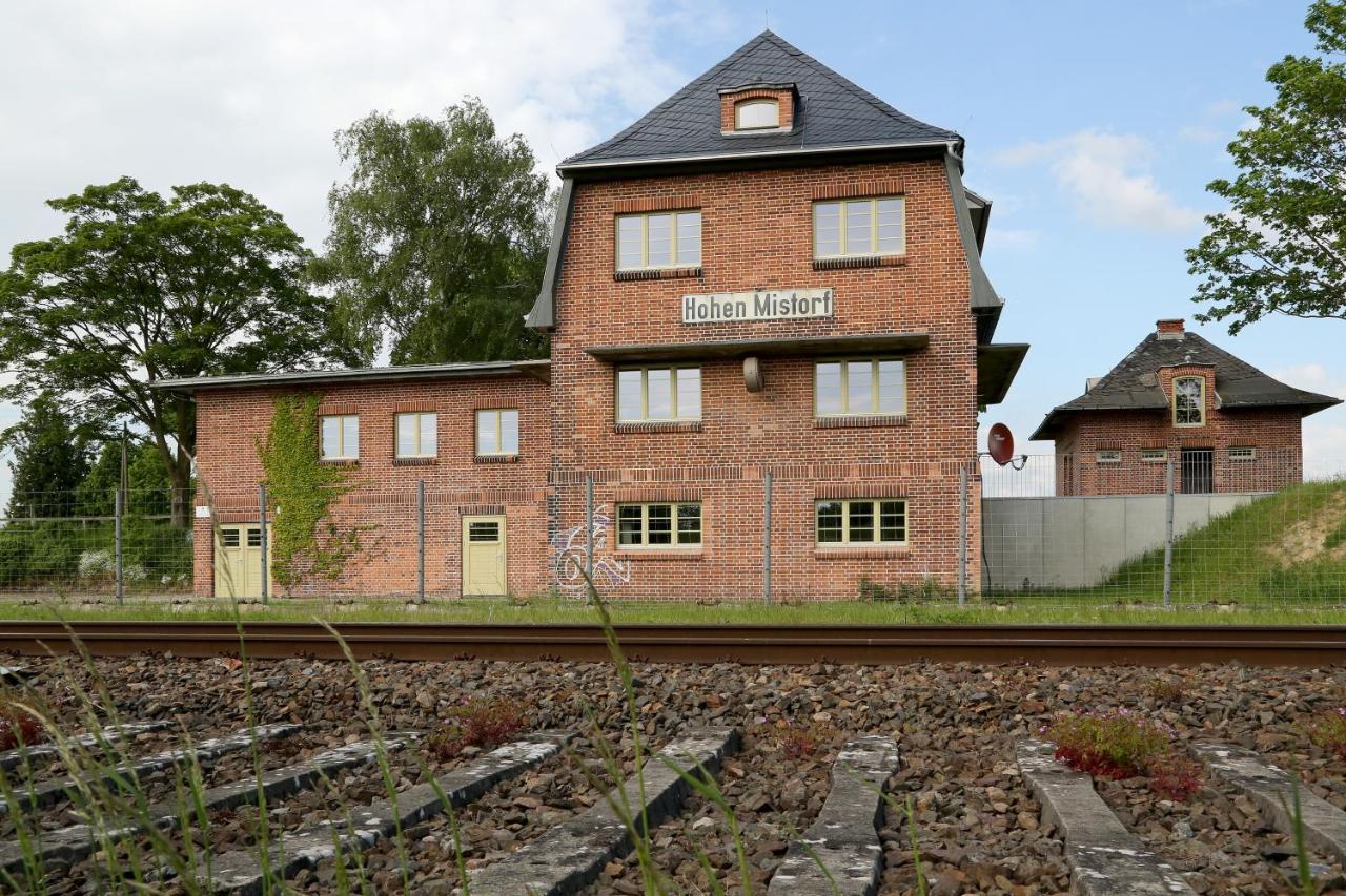 Bahnhof Hohen Mistorf Appartement Buitenkant foto
